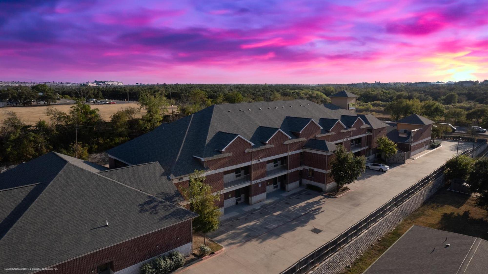 Texas Bungalows Hotel & Hotel Que At Lakeline Austin Cedar Park Exterior foto